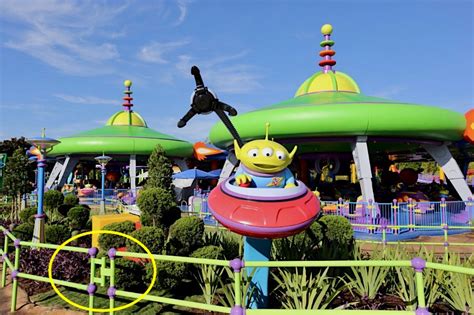 Alien Saucers Ride Utube 的图像结果