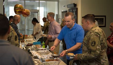 JFHQ-NCR/MDW hosts Chili-cookout | Article | The United States Army