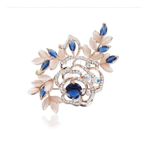 Broche colgante de una rosa en su rosal con piedras