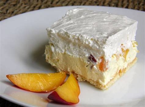 BRZI LJETNI KOLAČ – JAKO UKUSAN I KREMAST KOLAČ SA KOMADIĆIMA VOĆA KOJI ...