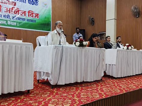 Haryana Minister Anil Vij engages in verbal dispute with district SP ...