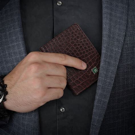 Compact Wallet – Leather Plus