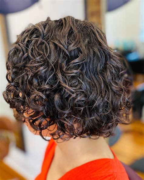 12 Chic Short-Stacked Curly Bob Hairstyles That Will Turn Heads
