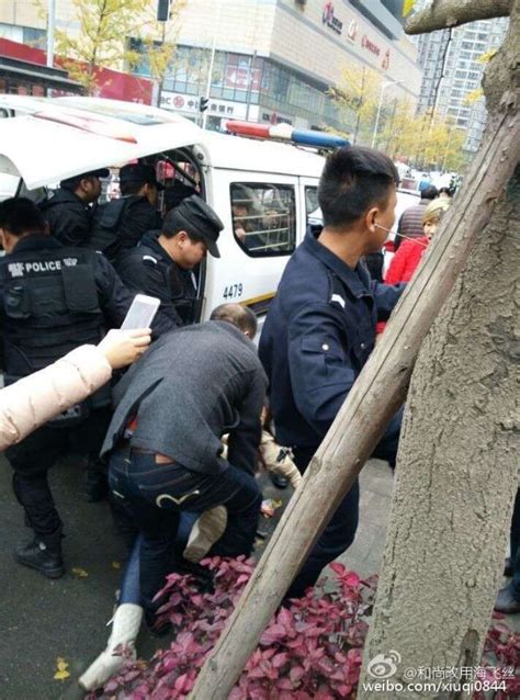 四川成都百余业主集会被警察镇压9人被抓捕