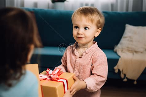 儿子入送什么礼物最新素材