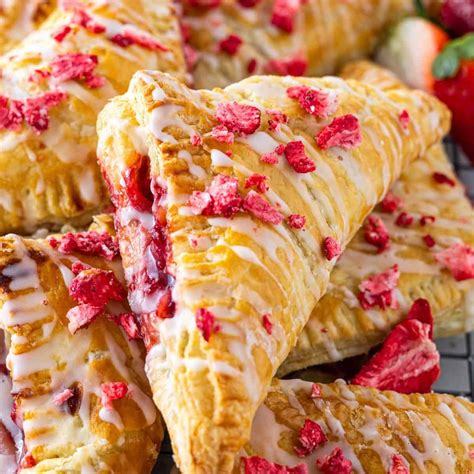Easy Strawberry Turnovers with Puff Pastry | Recipe | Turnover recipes ...