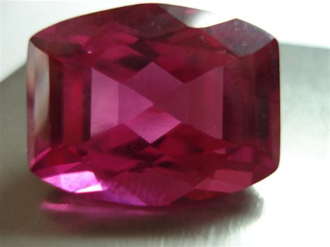 什么是天然红宝石 天然红宝石的寓意有哪些 - 冰种玻璃种翡翠手镯挂件A货_翡翠原石种水等级划分鉴定价格多少钱，国翠世家珠宝