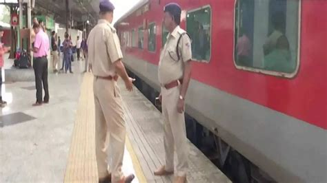 Inside Story Of Train Firing Jaipur Mumbai Express Know Thy RPF Jawan ...