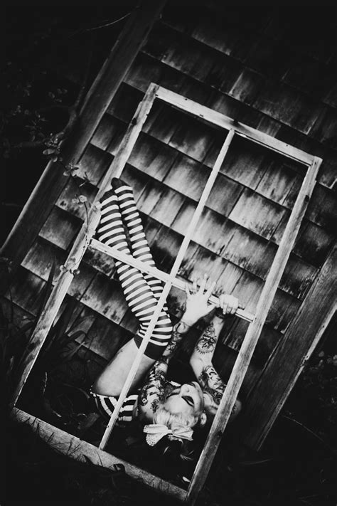 Chelsea Deville : r/photographs