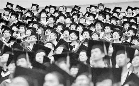 2021届毕业生太难了，909万大学生同时就业，毕业就等于失业？_腾讯新闻