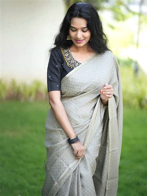 Artichoke Color Gadhawal Chex Saree – Looknbook Art