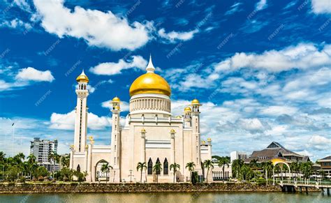 Premium Photo | Omar Ali Saifuddien Mosque in Bandar Seri Begawan the capital of Brunei