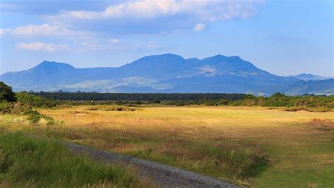 🏌️ Book & Save On A 2026 Golf Tour To Royal St Davids Golf Club