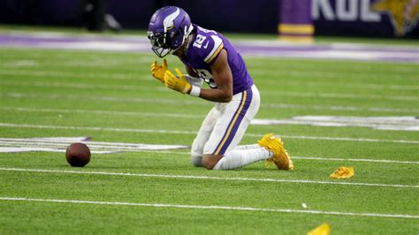 Vikings weary of illegal hits aimed at WR Justin Jefferson - ESPN