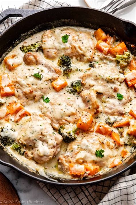 Creamy Garlic Chicken & Vegetables - Sally's Baking Addiction