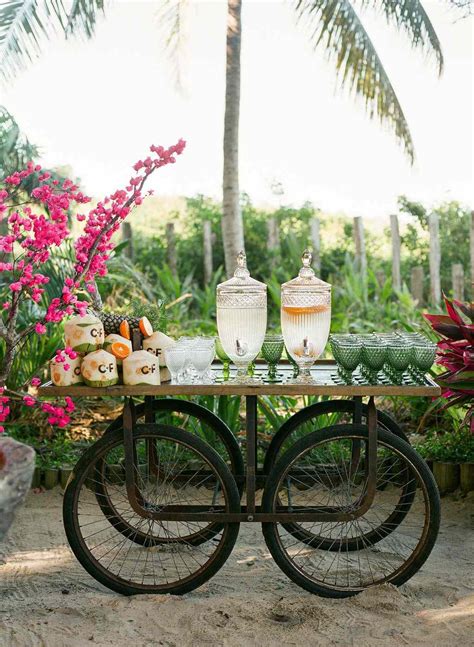 The Best Ways to Keep Guests Hydrated at Your Wedding