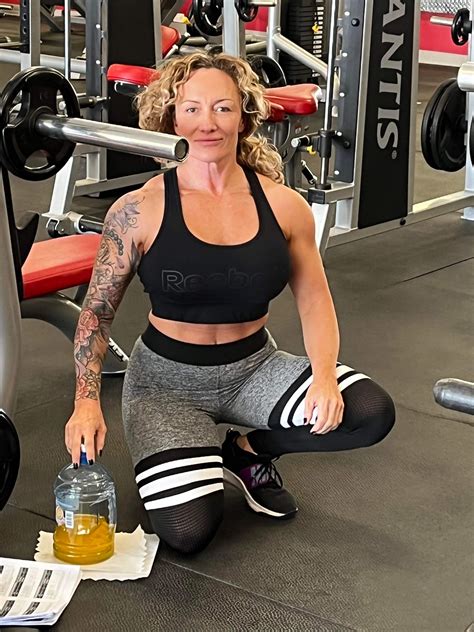 Time to burn those Thanksgiving extra calories! : r/workoutgirls