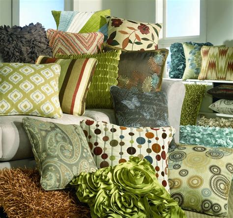 Tips On How To Decorate With Throw Pillows