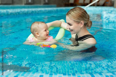 Baby Girl Swimming 的图像结果