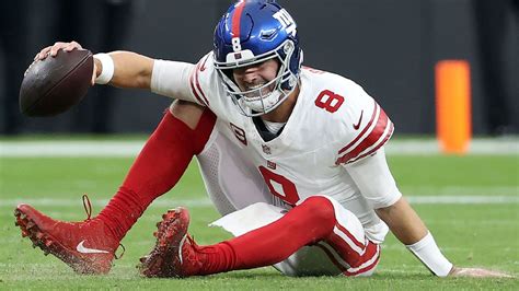 Sources: Initial fear is Giants' Daniel Jones has torn ACL - ESPN