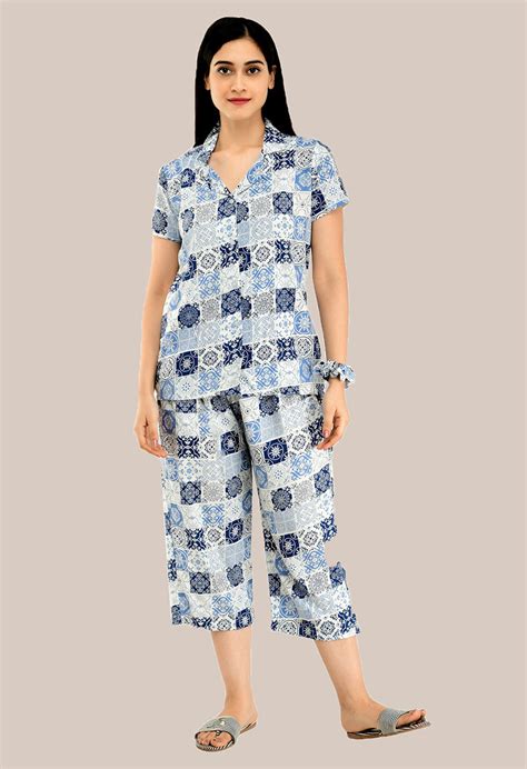 traditional shoes thumbnail 2