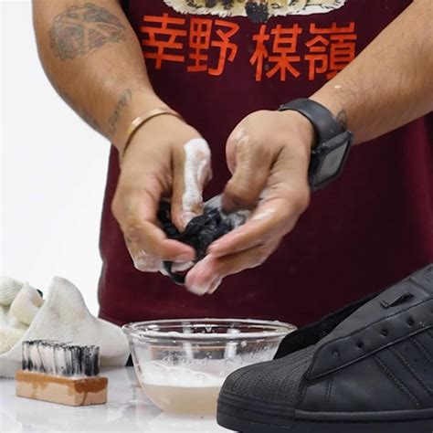 Step by Step shoe cleaning Tutorials for all type of sneakers | SHOEGR