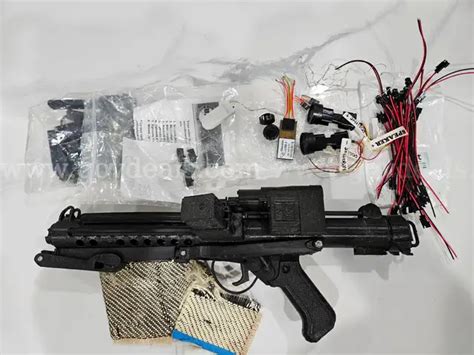 3D Printed Full-Scale Star Wars Stormtrooper E-11 Blaster Prop Comes w ...