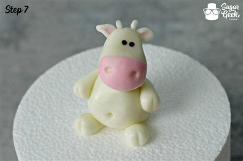 Fondant Cow Cake Topper Tutorial 的图像结果