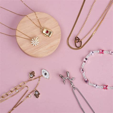 Never Seen Splendor Set of 5 Necklace Combo for 1299 | Salty – Salty ...