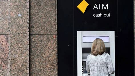 澳洲取钱存钱被收取高昂“服务费” 多位客户怒称是银行“新阴谋”-澳洲网
