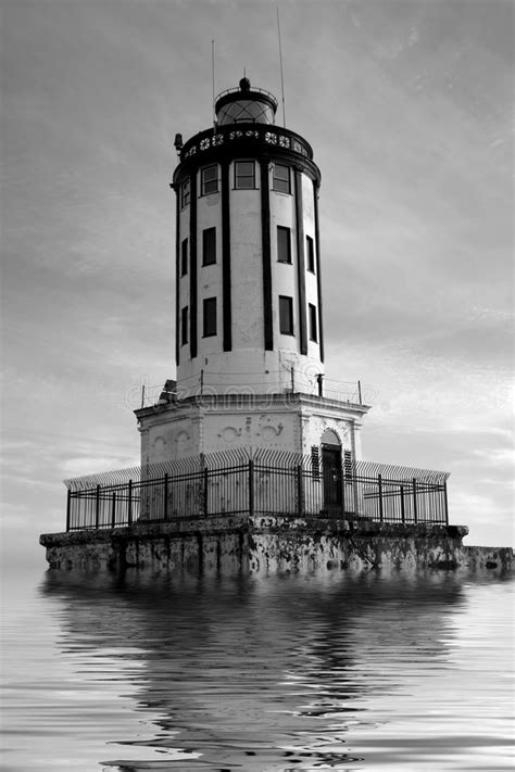 黑色灯塔白色 库存照片. 图片 包括有 设备, 港口, 小海湾, 海岸, 地标, 海岛, 绿色, 蓝色, 灯塔 - 3452234