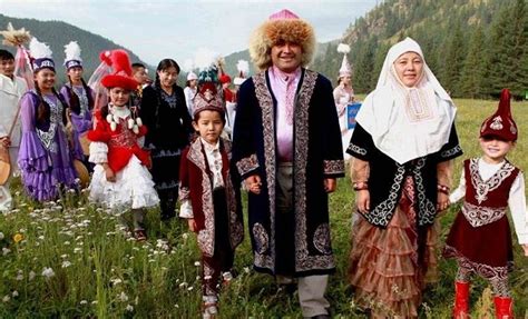 节日盛装的哈萨克人们 | 旅游文化