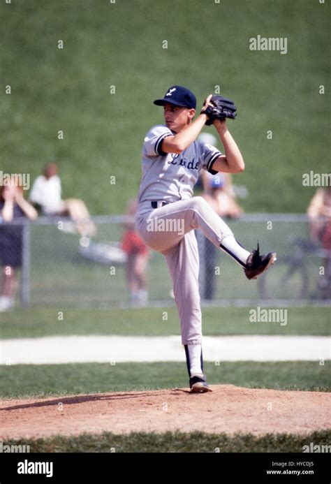 Pitcher Becomes Set Baseball 的图像结果