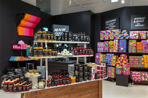 LUSH cosmetics use Polygood® panels in 30 stores worldwide