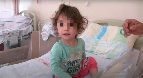 土耳其2岁女童遭蛇咬后咬死蛇是怎么回事，关于小女孩给蛇咬了的新消息。_多特软件资讯