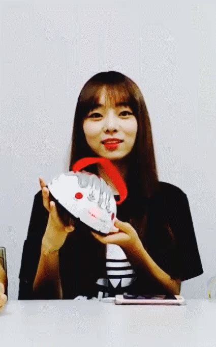 처음써본 거짓말탐지기.gif - 걸그룹 갤러리 - 에펨코리아