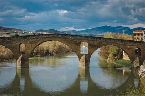 Puente la Reina: middeleeuws dorpje langs de Camino de Santiago ...
