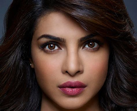 Easy Tricks To Get Plump Lips | Herzindagi