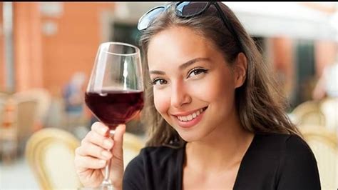 Red Wine Benefits: রেড ওয়াইনে এক চুমুকেই আজীবন থাকবে যৌবন, জানুন আরও ৭ ...
