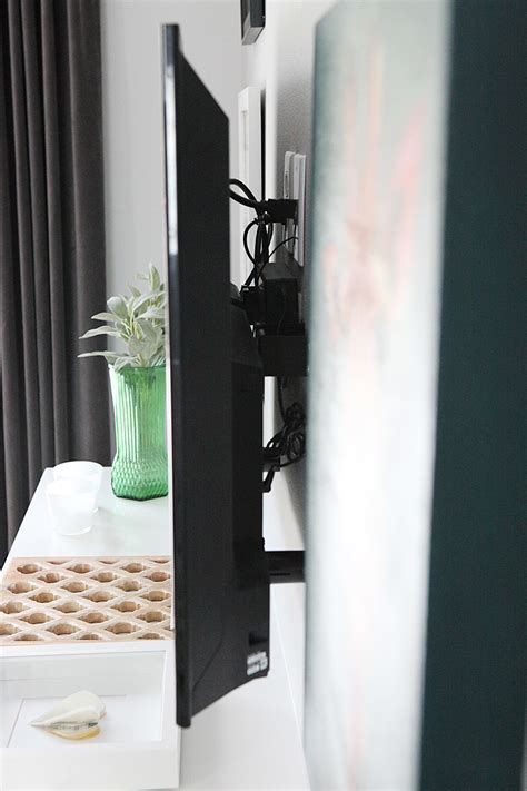 Wall Mount TV Hide Cable Box 的图像结果