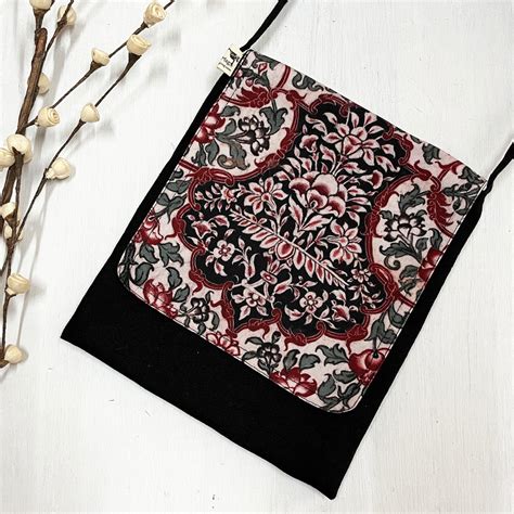 Cross Sling Bag, Bharatpur Palace, Hamam, Painted arch detail – Froggmag