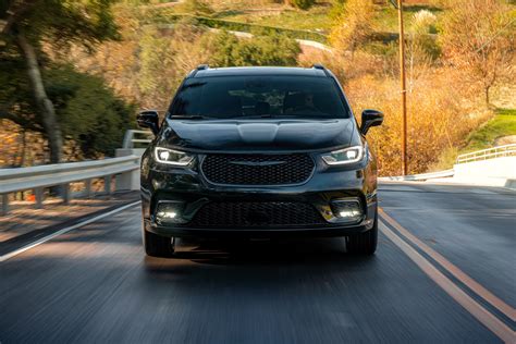 2025 Chrysler Pacifica Minivan | Chrysler Canada