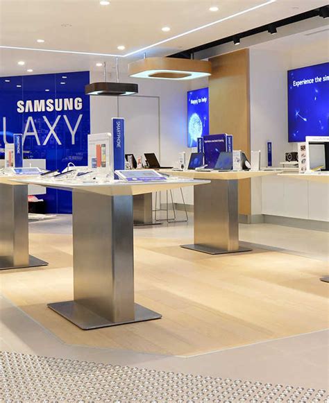 Computer Shop Font Design 的图像结果