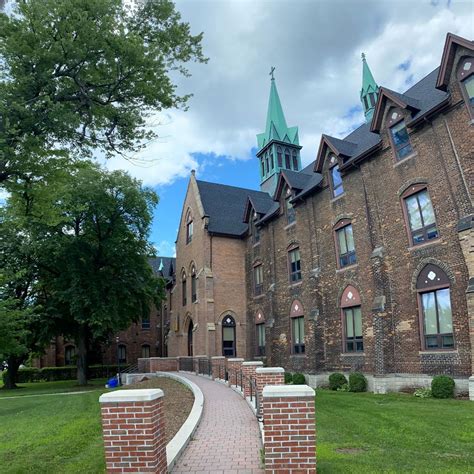 University of Windsor: Rankings, Courses & Fees