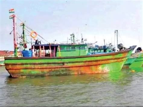 ભારતીય ફિશરીઝ અધિકારીઓની ટીમ પંજાબના અમૃતસર વાઘા બોર્ડરેથી માછીમારોનો ...