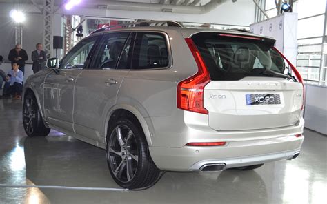 Volvo Introduces The New 2016 XC90 And V60 Cross Country - 7/17