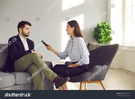 Newspaper Interview 的图像结果