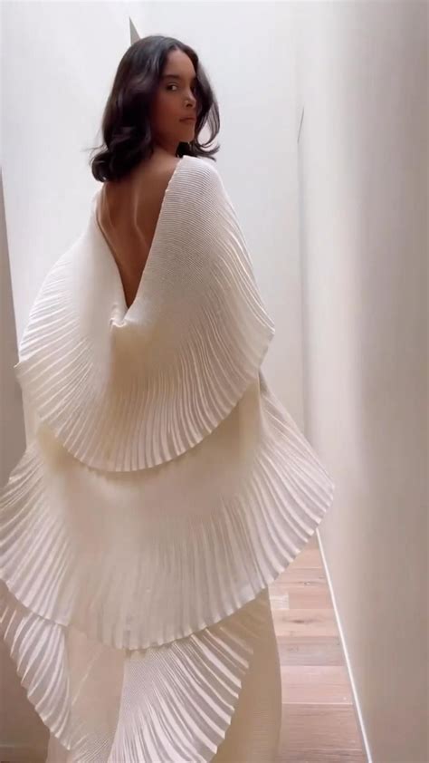 Pleats fashion, Fashion dresses, Chic dress classy