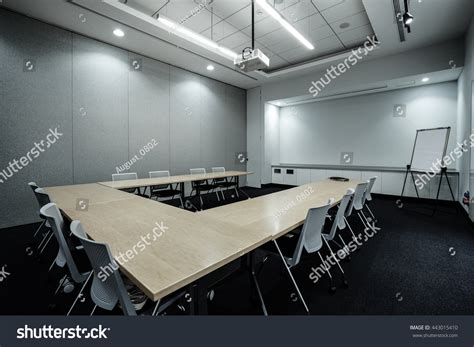 Meeting Room Example Board 的图像结果