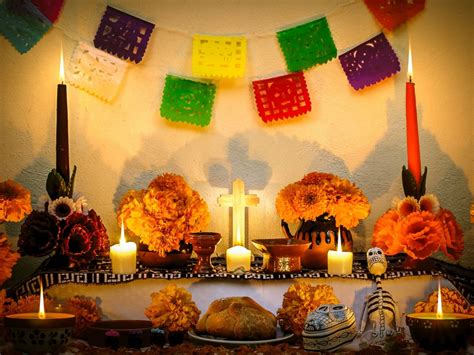 Ofrenda de Día de Muertos: altares, decoración y gastronomía - México ...